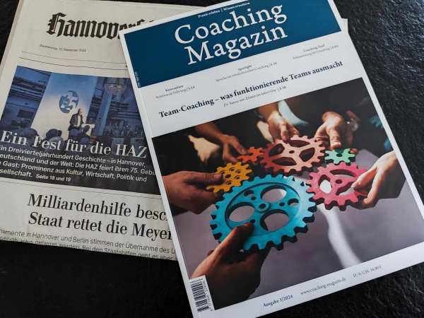Coaching Magazin, das auf der Hannoverschen allgemeinen Zeitung liegt.