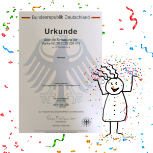 Urkunde des Deutschen Patent- und Markenamts zur Eintragung der Marke Vierhaar, umrahmt von Konfetti. Daneben eine gezeichnete Vierhaar-Figur mit erhobenen Armen, fröhlich feiernd.